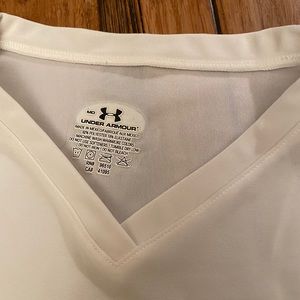 Under Armour women’s heat gear V neck shirt